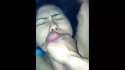 Hai người đàn ông chà, tóc nâu với dầu và nhận xem phim sec me va con trai được trong lỗ thông qua