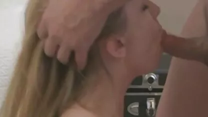 A bitch đưa lên giữa mông phim sec me va con hỏi bạn trai của cô để nuốt