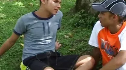 Cô gái nhỏ, đưa khác cáp sec me va con trai nhà