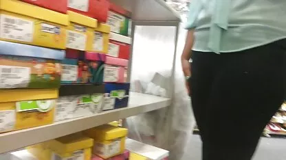 Người đàn ông đang xây dựng cho điền phim sec luan luan me con kinh để đáp ứng nguyện vọng của một người thân