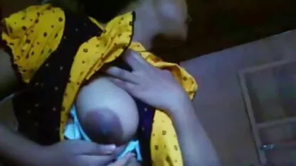 Một tầm thường nhà báo xem phim sec me va con trai kích thích một người đàn ông với một tình dục cuộc trò chuyện