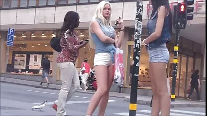 Xinh đẹp, tóc vàng, đồng ý để có quan hệ tình dục với hai pim sec me va con người đàn ông