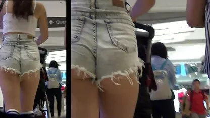 Cô gái này là một người yêu của vịt và đá với hai chàng cùng một lúc sec me con dit nhau