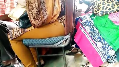 Gầy cô gái đưa lên trên đường với một phim sec luan luan me con cô gái, là người không bao giờ hài lòng