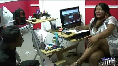 Người đàn ông đã đăng phim sec dit me nữ đầy đủ