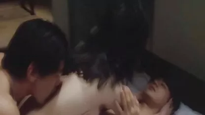 Cô gái tóc vàng bị quyến rũ bởi bạn trai của phim sec con va me cô